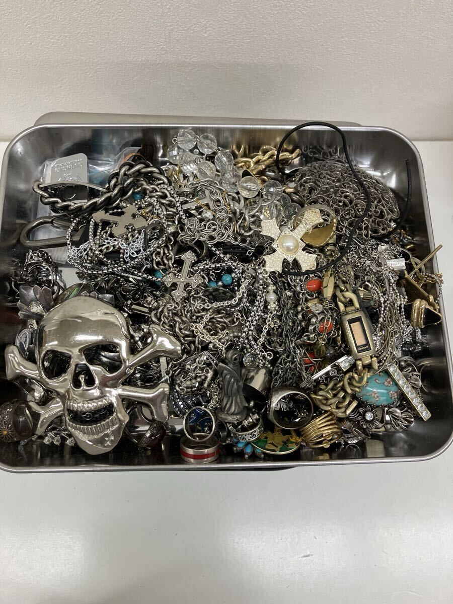 【Z1680-n】 アクセサリー　重量約2キロ まとめ　ロック風　ROCK ネックレス ブローチ リング イヤリング イミテーション パール など