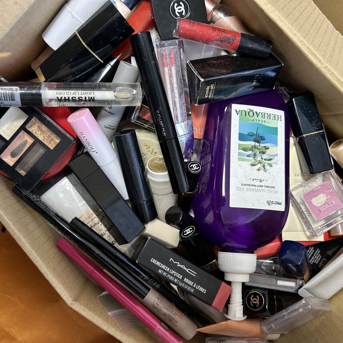 1スタ コスメまとめ おまとめ CHANEL DIOR 大量コスメ 中古コスメ スキンケア アイシャドウ ファンデーション 口紅 化粧品 1円〜 5.5kg F