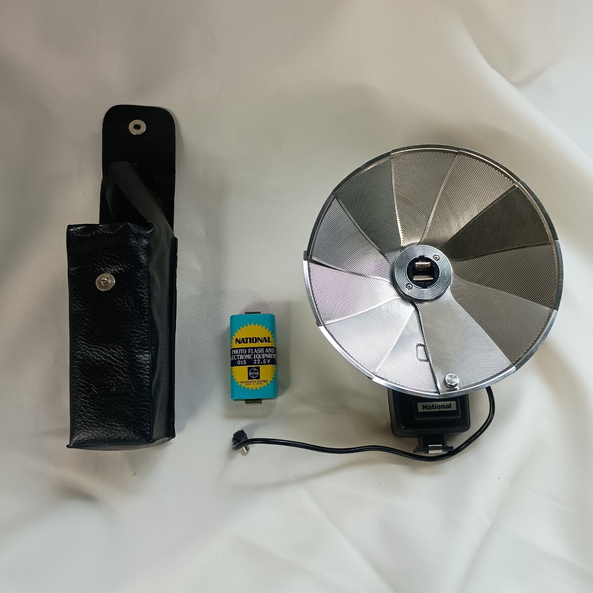 ジャンク品 フラッシュ ストロボ ナショナルPB-7 ASA100 FLASH カメラ 発光器　昭和レトロ National乾電池