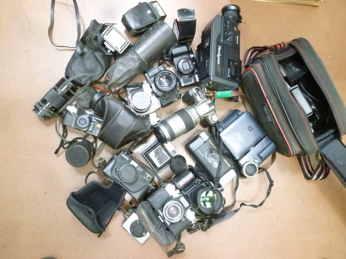 A42998 【ジャンク】 フィルムカメラ ビデオカメラ カメラ用品 大量おまとめ マミヤ ニコン ミノルタ オリンパス他 動作未確認 部品取り