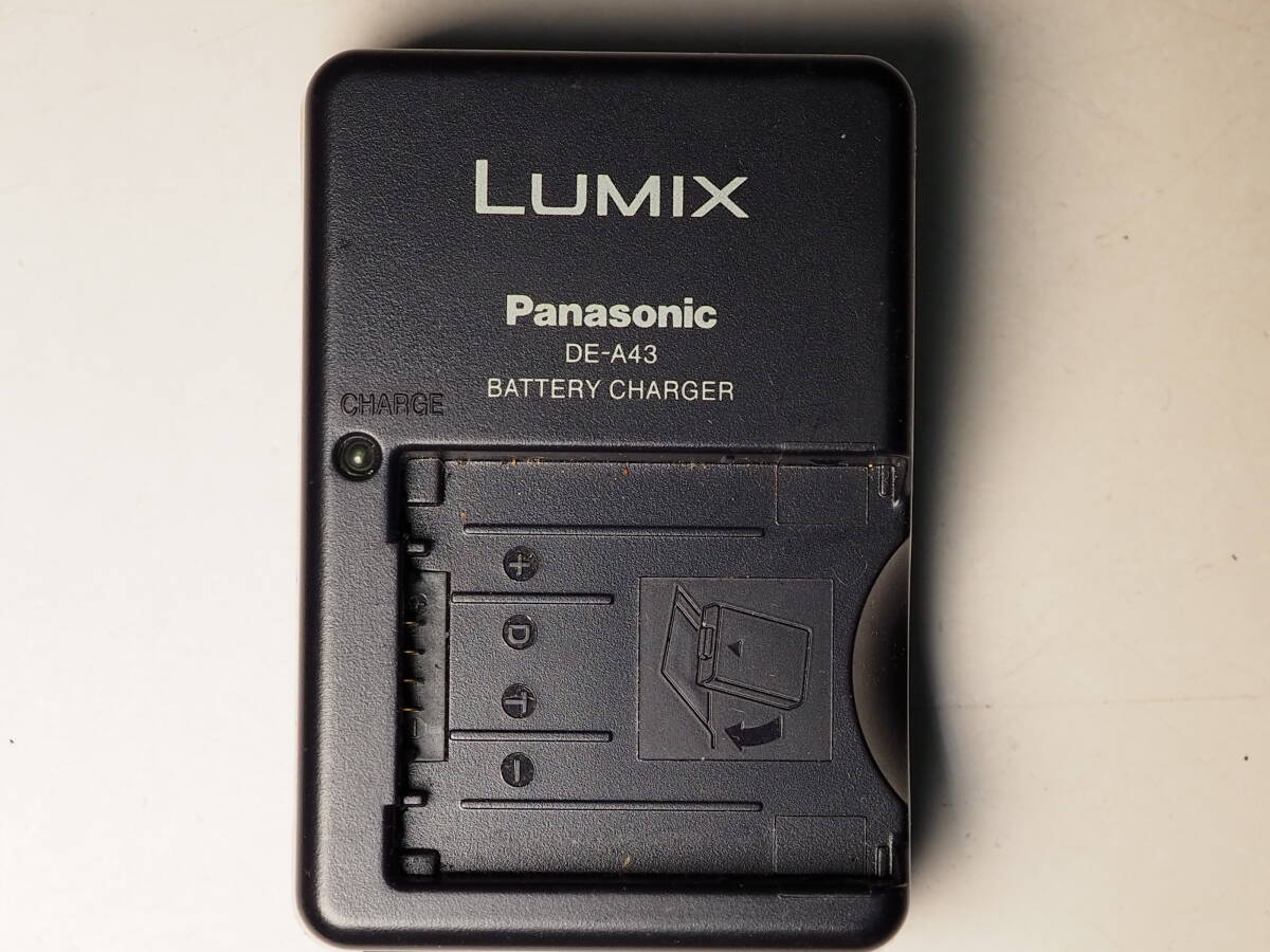 Panasonic パナソニック LUMIX 充電器 DE-A43 良品