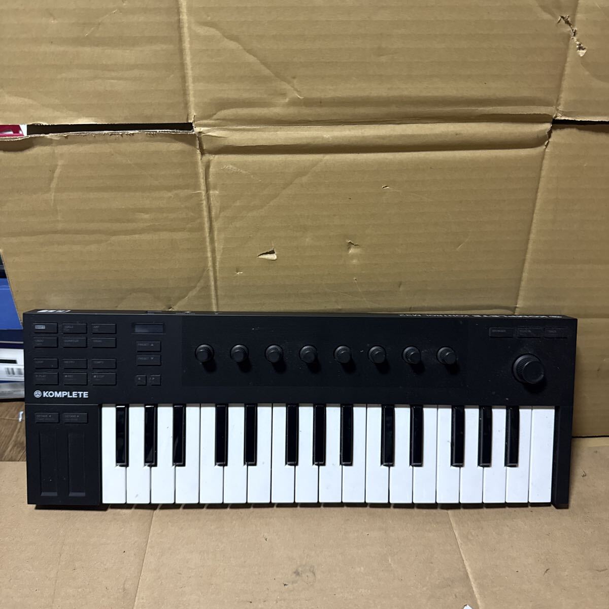 あ-8698）KOMPLETE KONTROL M32 キーボード 中古現状品　本体のみ