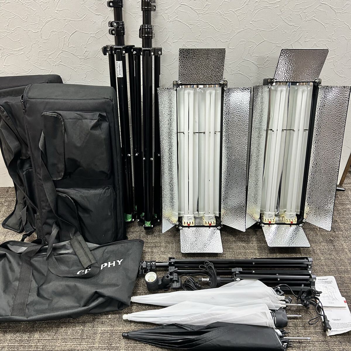 ☆ NN-0402か140×2,160 CRAPHY 撮影用ライトセット FL-552 蛍光灯 点灯OK スタンド アンブレラ付 ジャンク扱い ☆