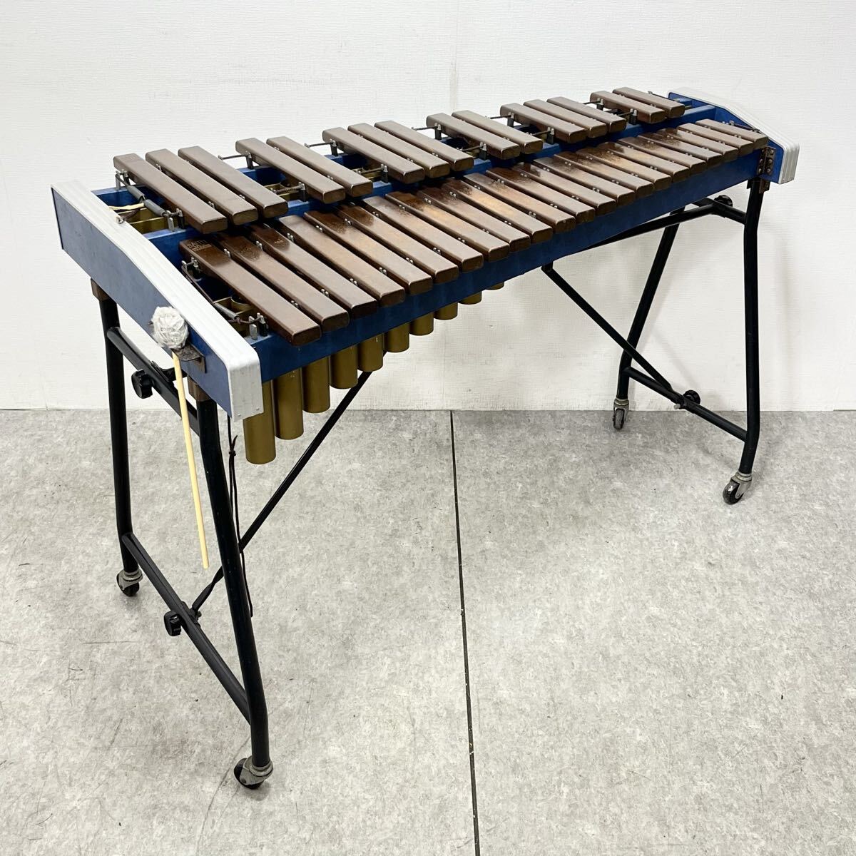 □ Saito 37鍵 木琴 学校 音楽 演奏 吹奏楽 斎藤楽器 スタンド キャスター マレット 1本付 楽器 現状品 音出し確認済 動画あり □26040402K