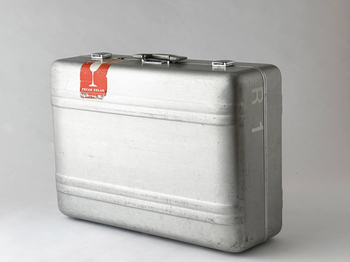 ZERO HALLIBURTON ゼロハリバートン アルミ カメラケース 中古現状品　110C-SI