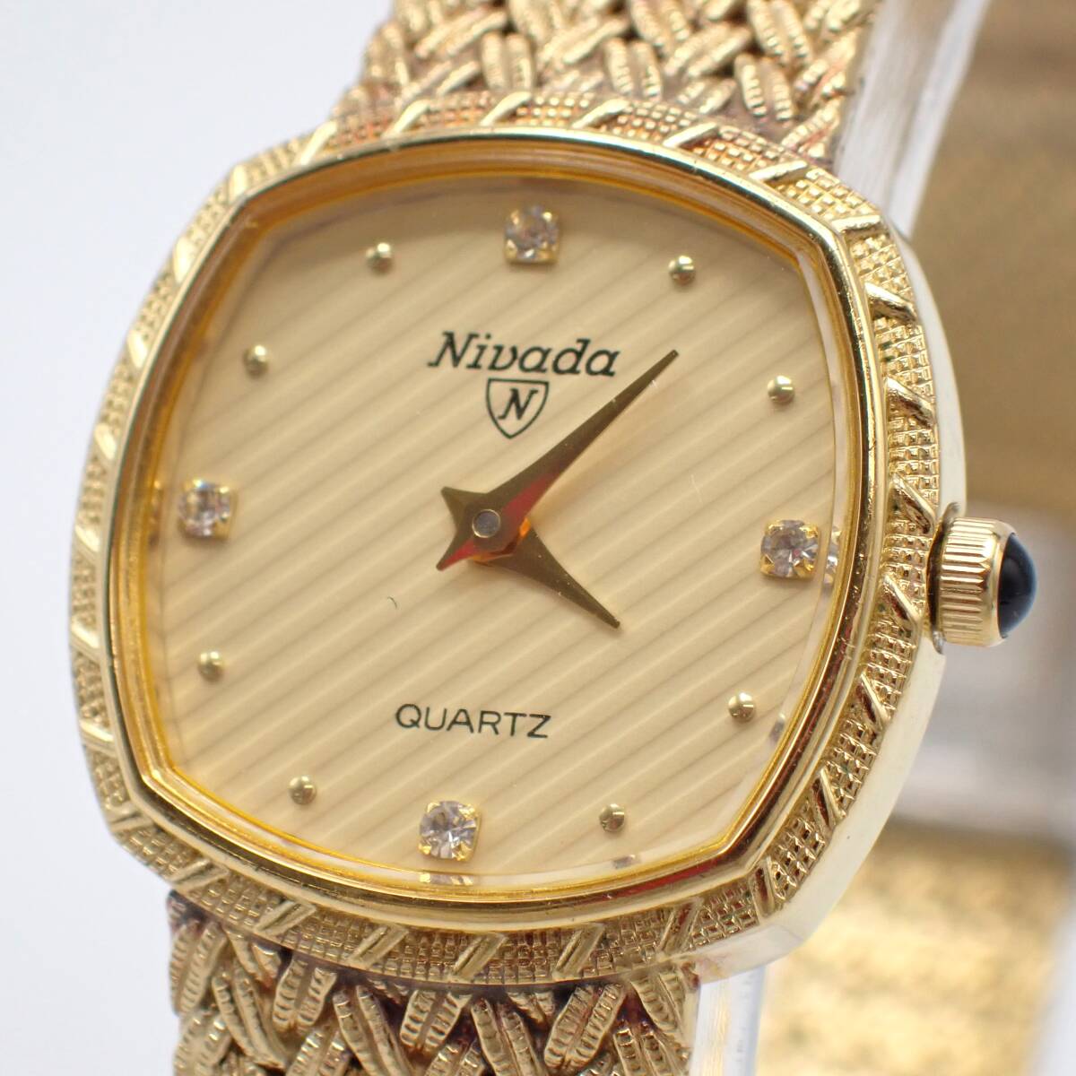 稼働品 1円～☆NIVADA ニバダ QZ レディース腕時計 N-22724 ゴールド文字盤 スクエア 石付き アナログ 2針 ゴールドカラー アンティーク