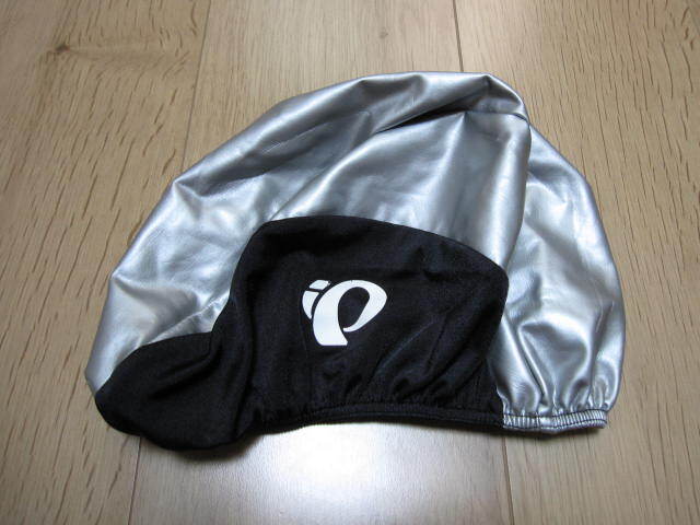 【即決価格 送料込み】PEARL IZUMI(パールイズミ) レインヘルメットカバー ブラック×シルバー フリーサイズ 美品