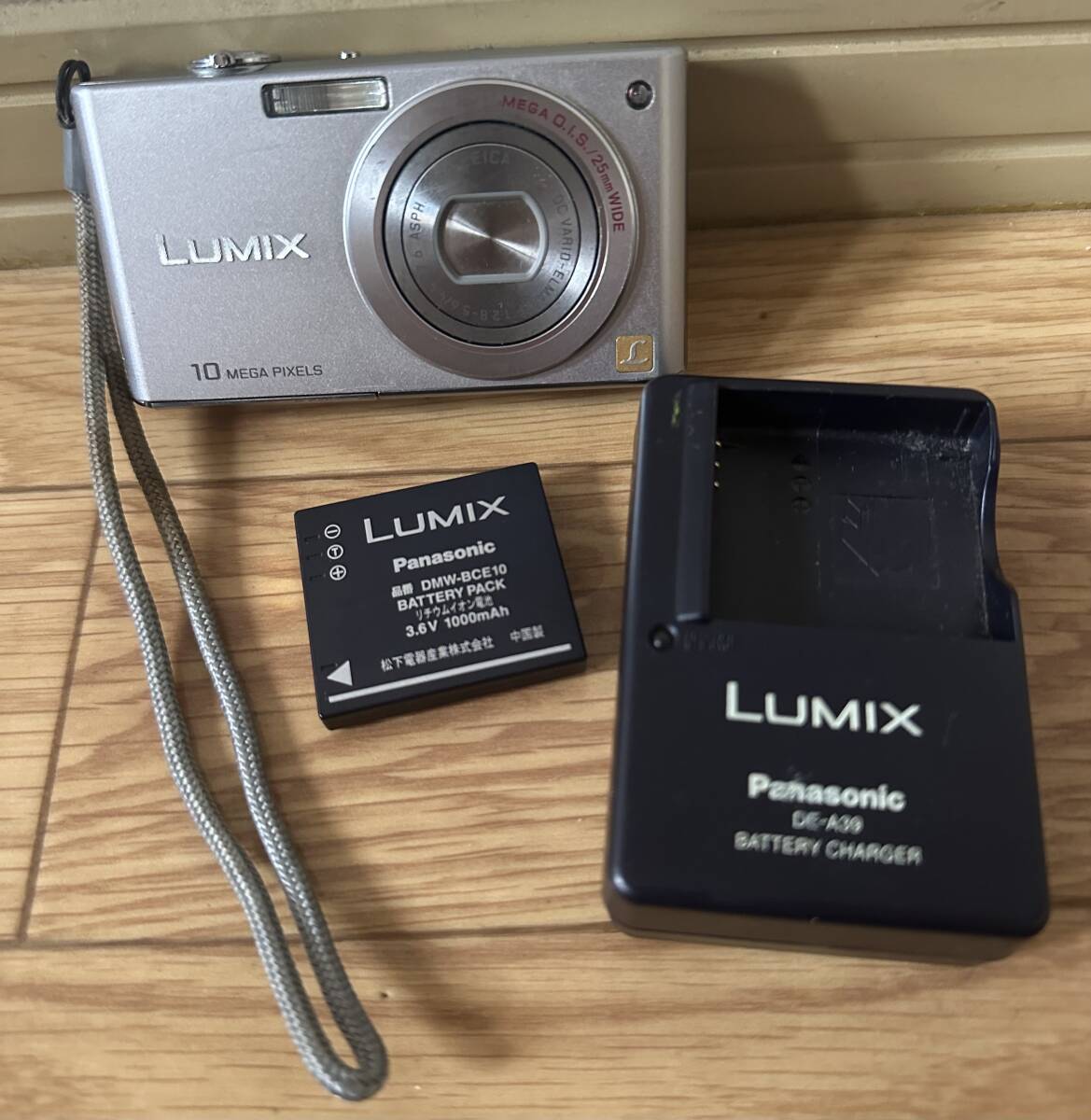 通電動作OK Panasonic パナソニック LUMIX DMC-FX35 コンパクトデジタルカメラ バッテリー充電器付き シルバーカラー シャッターOK