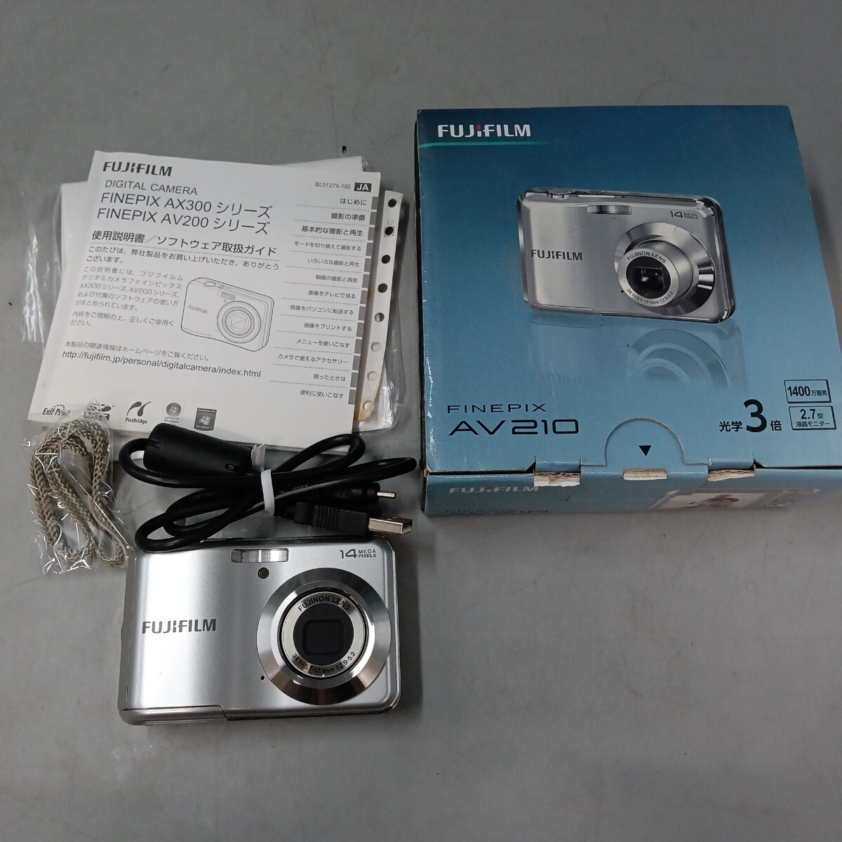 C FUJIFILM フジフイルム コンパクトデジタルカメラ FINEPIX AV210 シルバー 1T000913