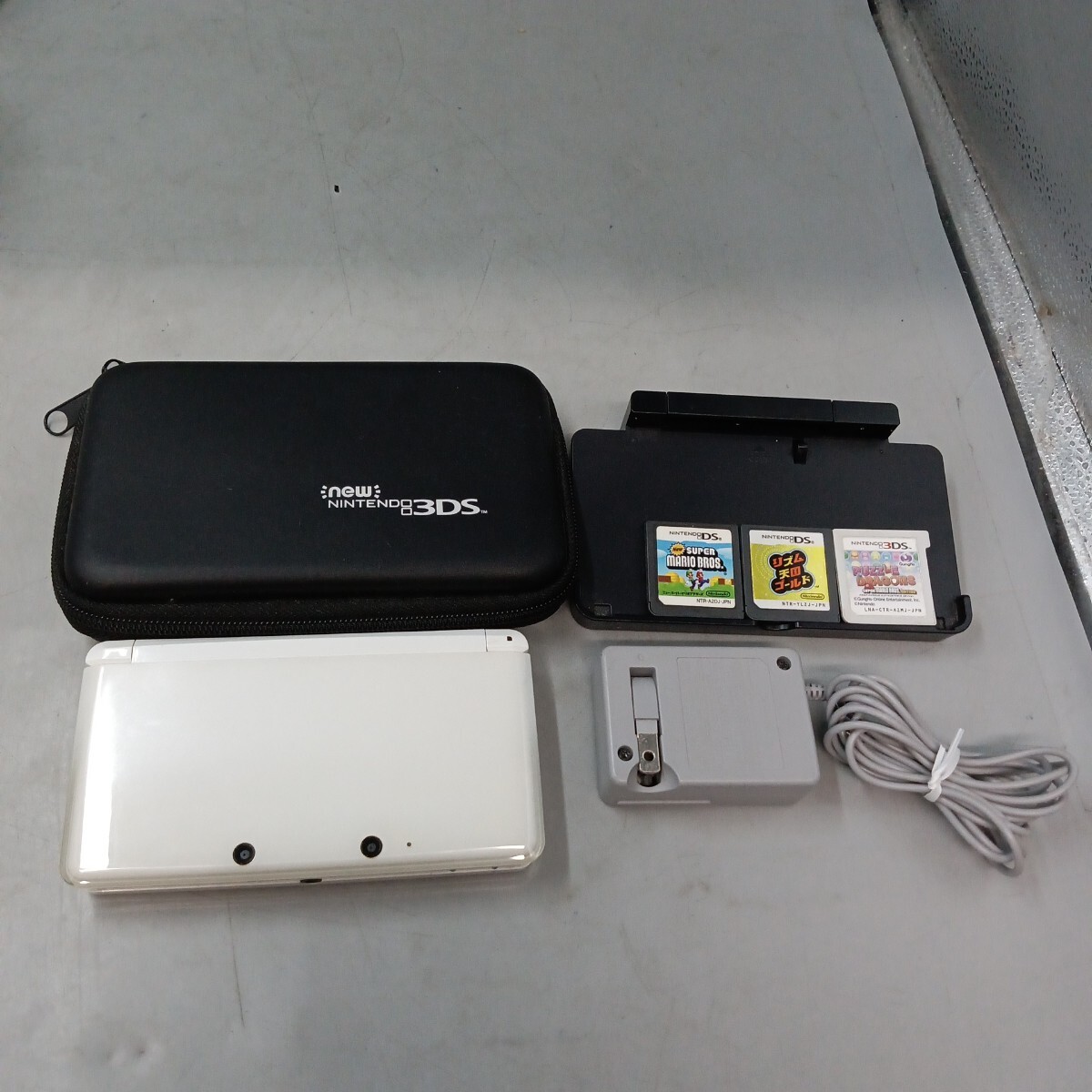 D Nintendo ニンテンドー 3DS CTR-001 ホワイト ソフト3個セット CJF134323181 リズム天国 パズドラ 等 保護者制限あり 3D制限有