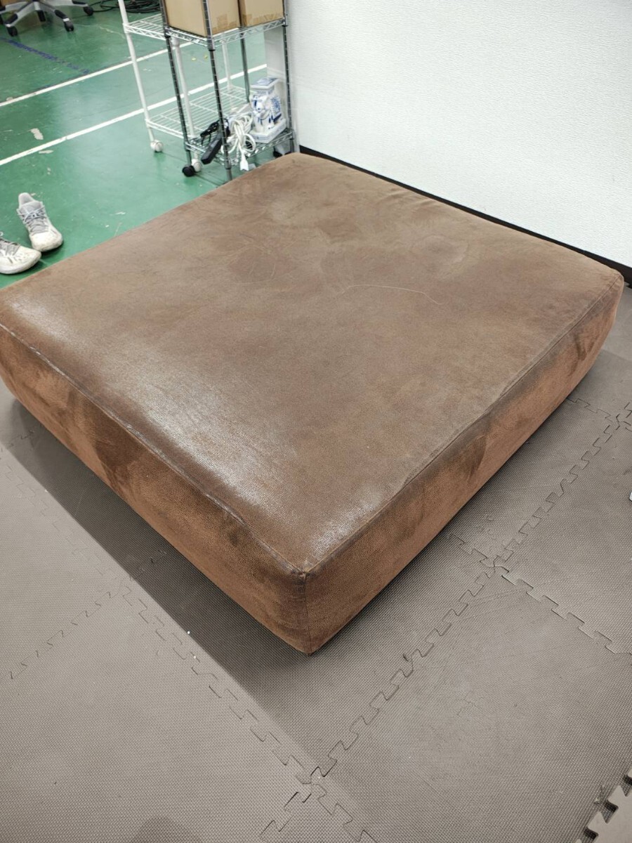 B FENDI casa フェンディ カーサオットマン スツール 低反発 レザー[中古] 神奈川県 直接引取可能