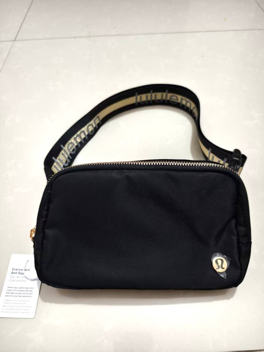 新品 lululemon ルルレモン ベルトバッグ ウエストバッグ ボディーバッグ ブラックXゴールド