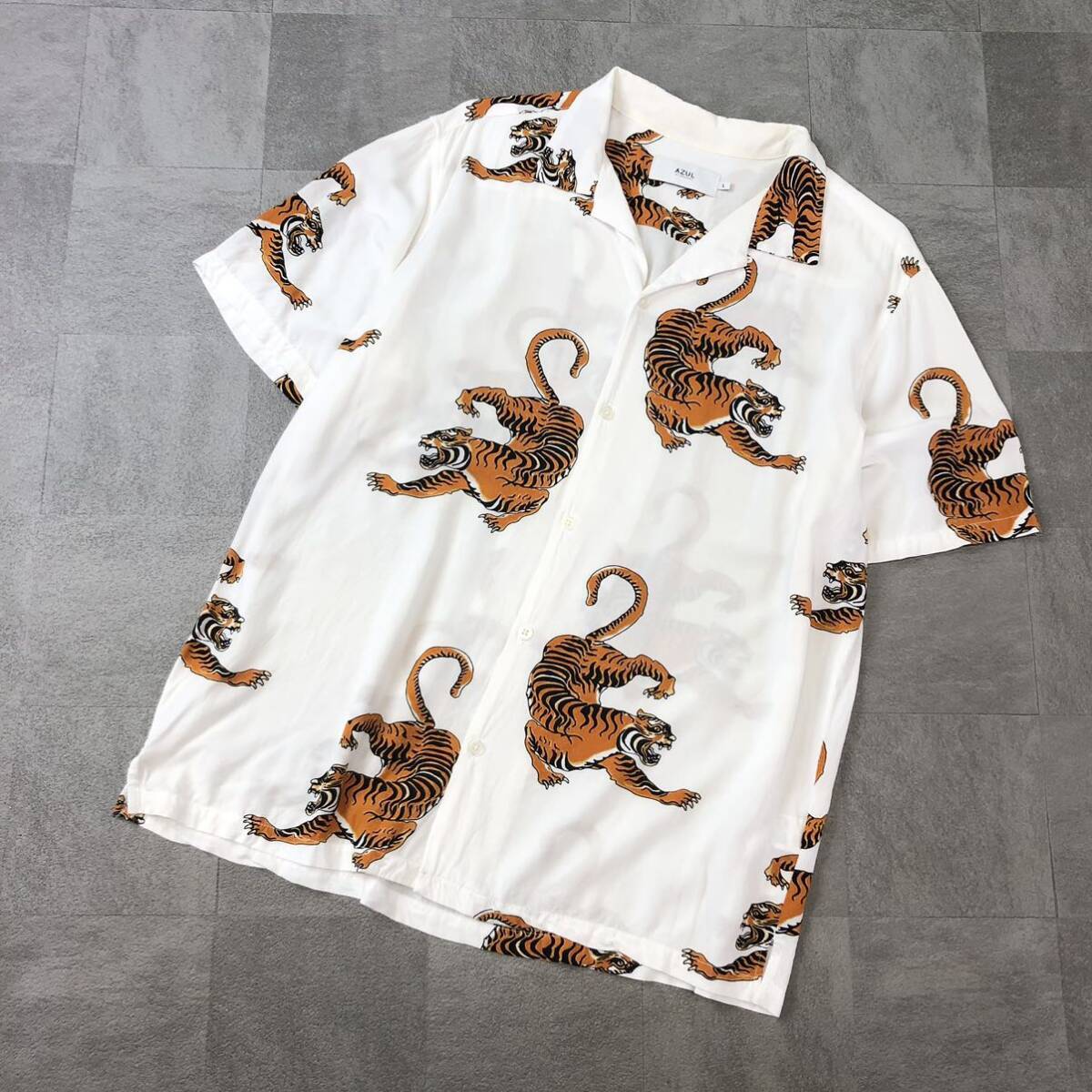 AZUL BY MOUSSY アズールバイマウジー　タイガープリント　レーヨンシャツ　半袖シャツ　アロハシャツ ホワイト　白　サイズL 古着