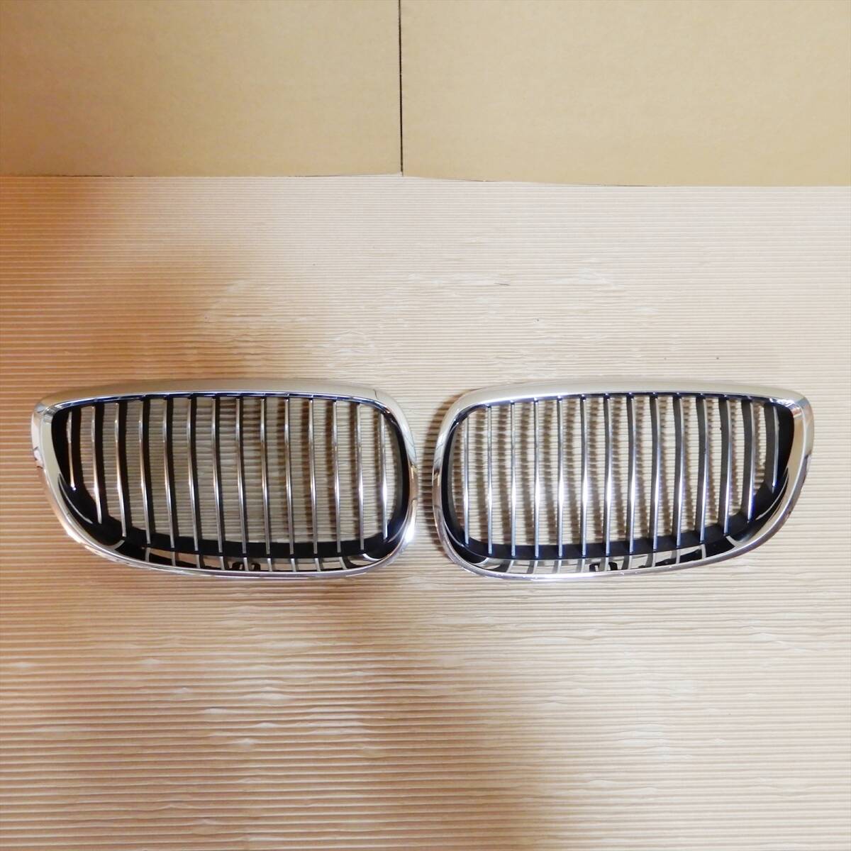 即決！E92 BMW 3シリーズ 純正 フロント キドニーグリル 左右セット 224059-10！