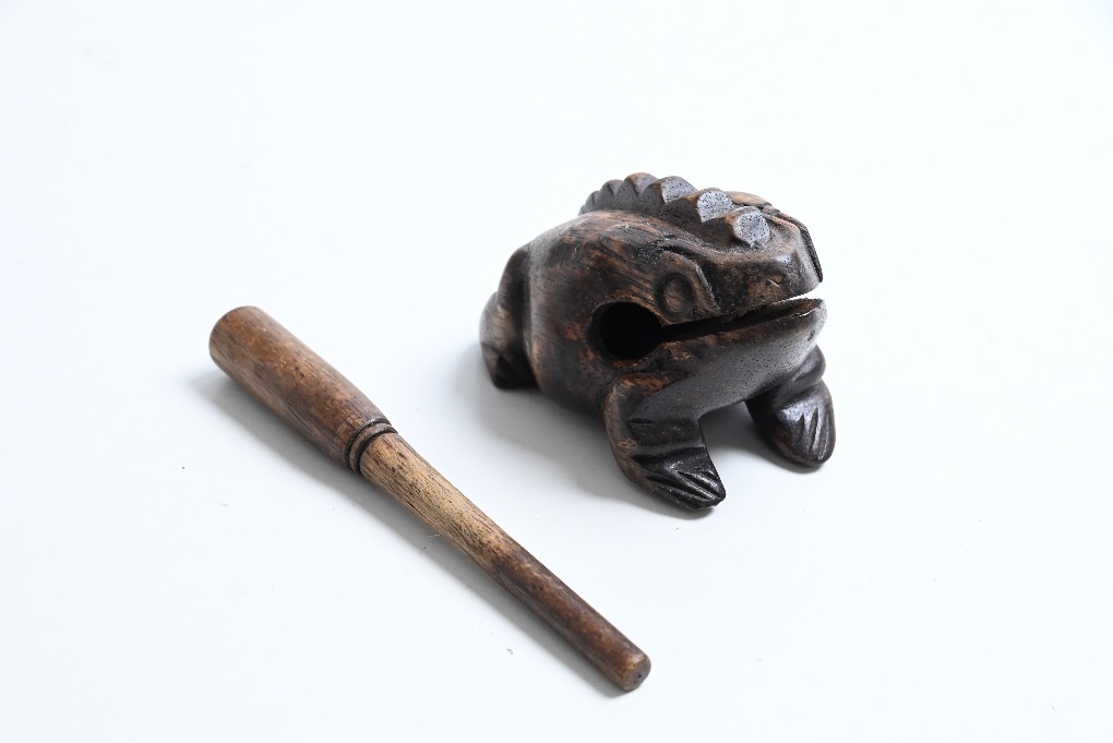 24/84/5 鳴きかえる 鳴物 蛙 木製