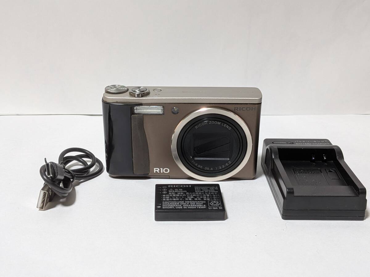 RICOH デジタルカメラ R10 ブラウン R10BN 純正バッテリー・充電器付き、基本動作確認済