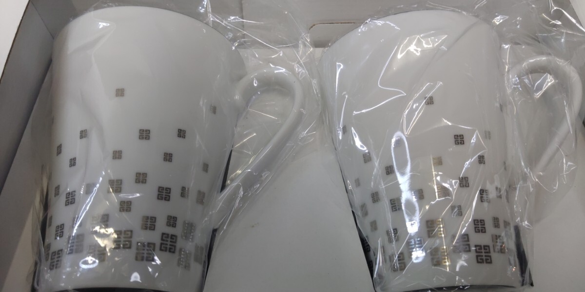 GIVENCHY マグカップ　トレー付き コーヒーカップ ホワイト ペア コップ ジバンシィ 洋食器　プラチナ絵付け