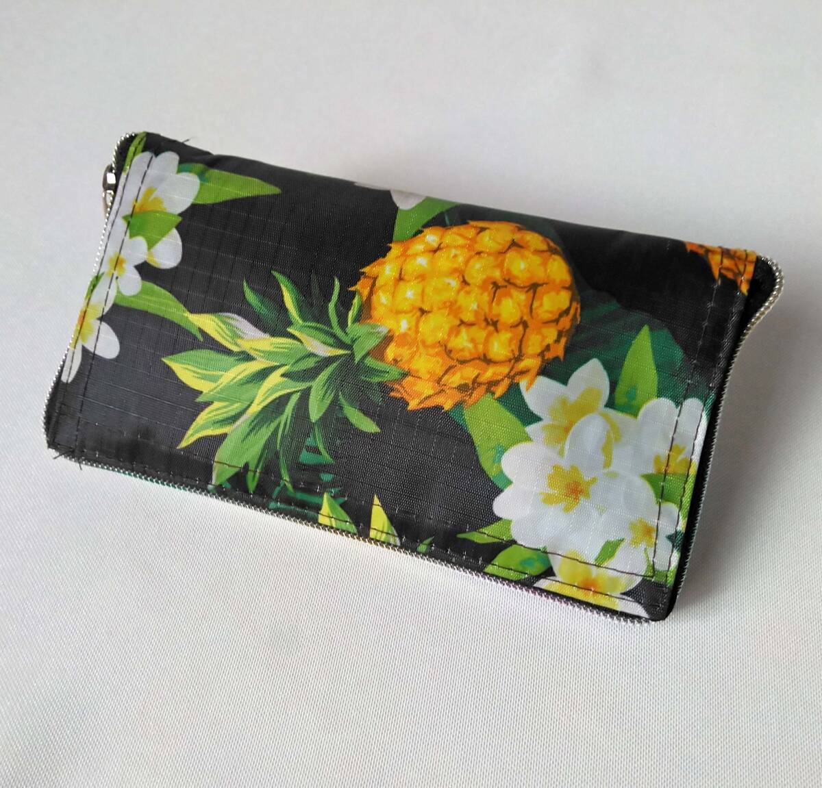 高島屋購入品 パイナップル・プルメリアお花プリント たためる厚手・丈夫なエコバッグ 送料無料