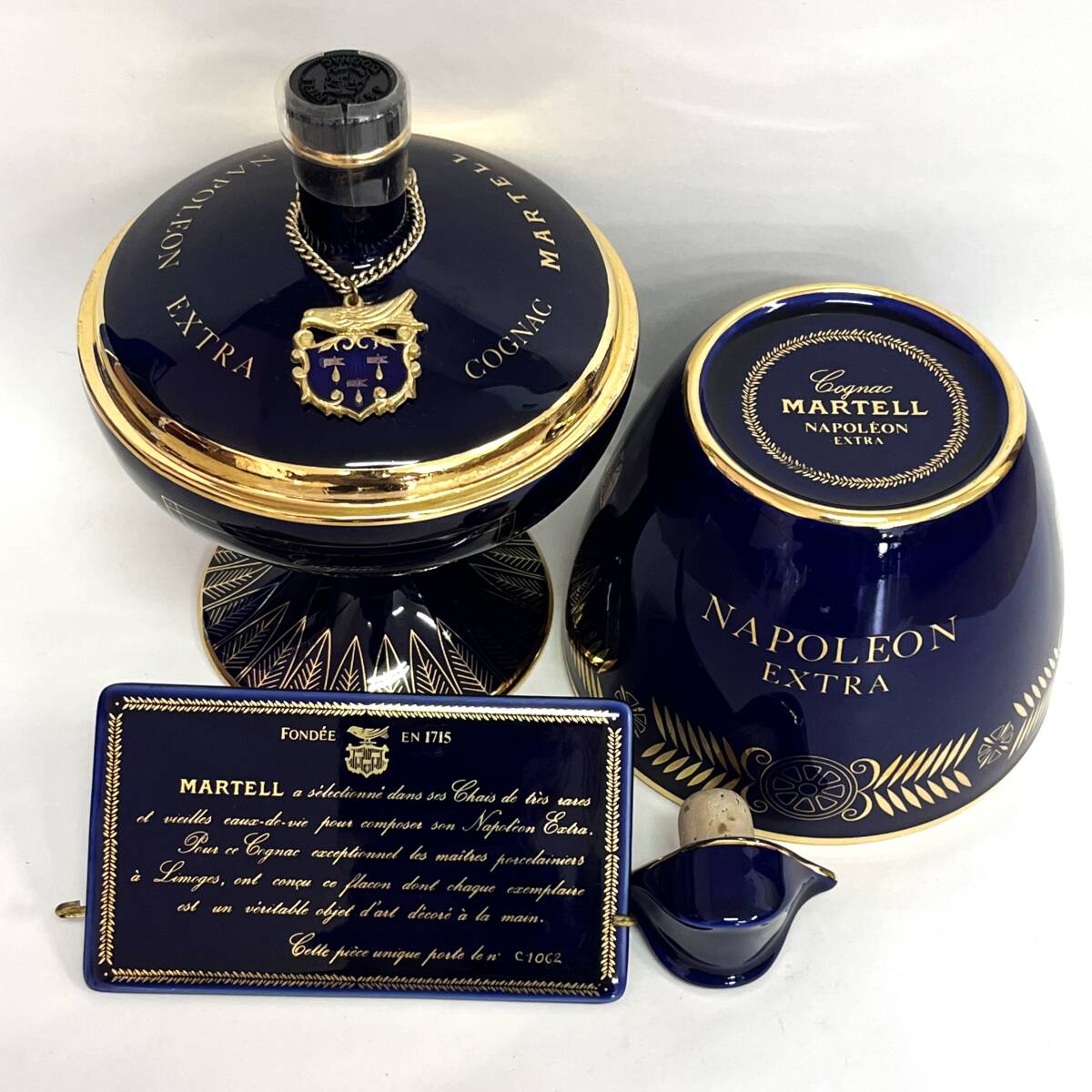 10-178 未開封 NAPOLEON MARTELL ナポレオン マーテル ナ EXTRA LIMOGES エクストラ リモージュ 青 陶器ボトル 700ml 40% コニャック