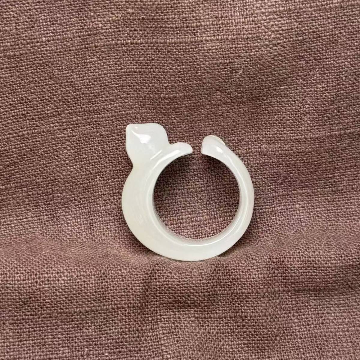 【中古文化*旧家蔵出し 新疆和田玉 天然玉石 細密彫刻 狐紋 開口指輪 沁色入骨 玉質緻密 品相完整古玉 時代物 骨董品 唐物 古美術品 収】蔵