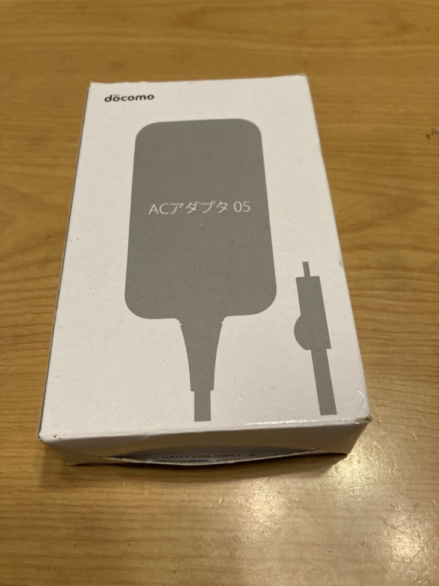 docomo ACアダプタ 05 ドコモ純正 充電器　新品未使用