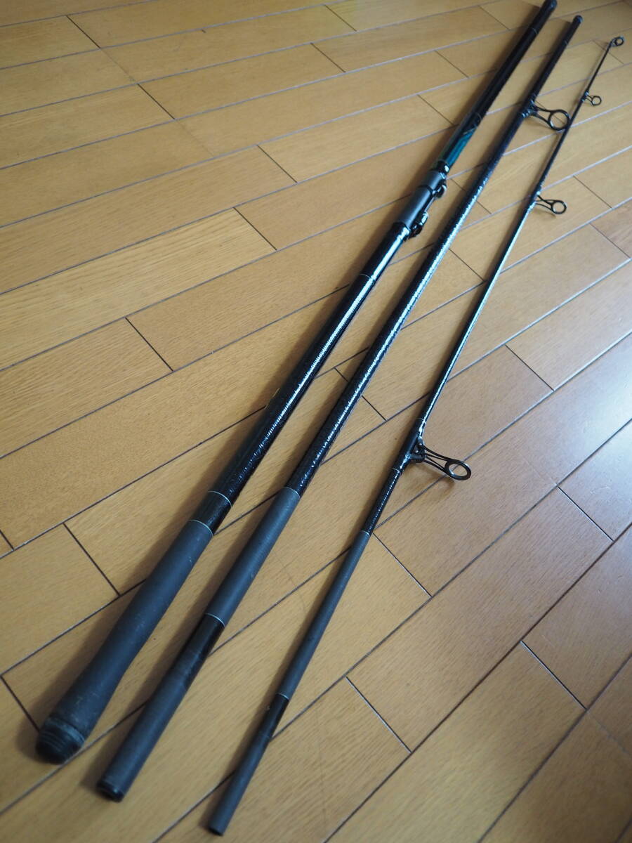 ♪♪美品 ダイワ　カーボウイスカー　サーフキャスター　35-420　並継♪♪