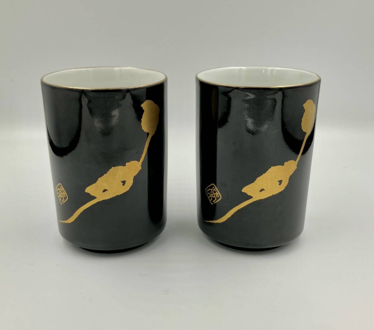香蘭社　栄　黒釉　金彩　湯呑　陶器　ペア
