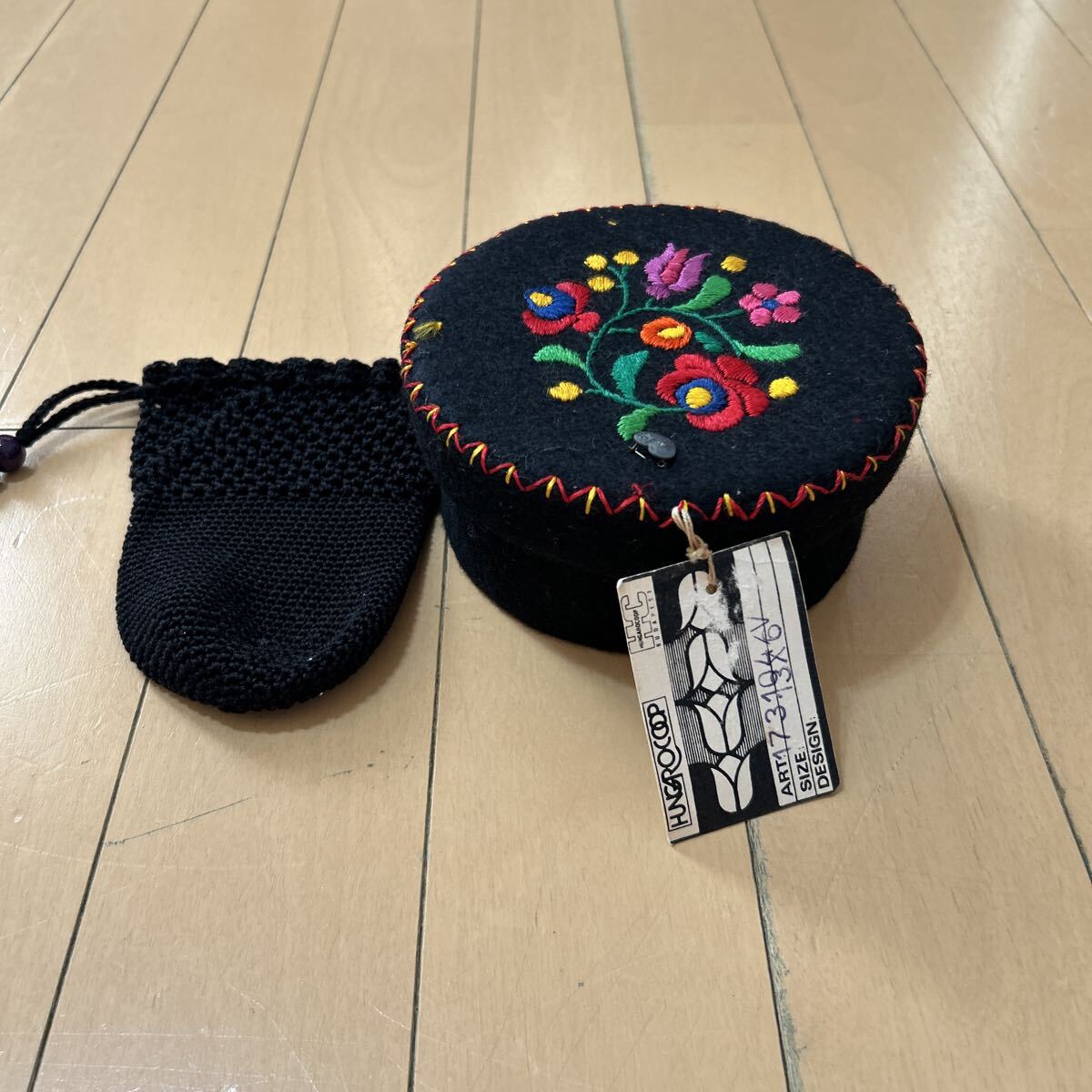 新品未使用 小物入れ 花柄刺繍 巾着 アクセサリーボックス