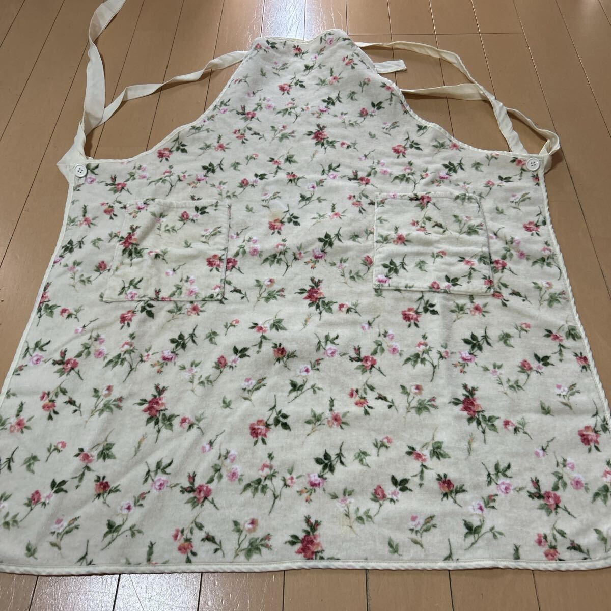 Lei Ota タオル地花柄エプロン しみあり
