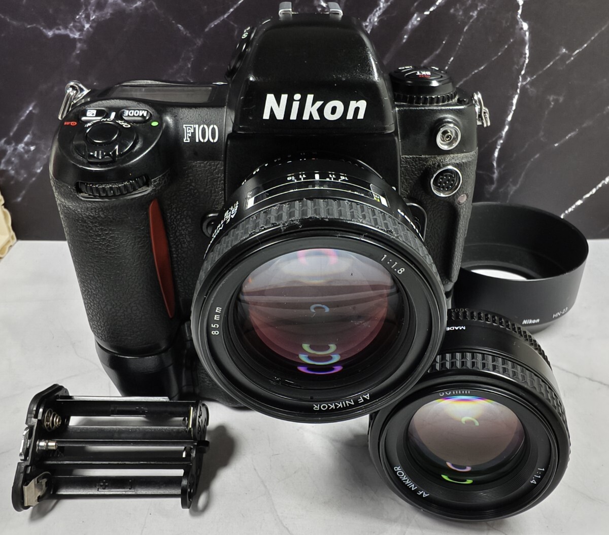 【終活整理】Nikon F100＋MB-15 バッテリーグリップ＋AF NIKKOR 85mm f1.8＋50mm f1.4 単焦点2本セット 各動作良好 露出計OK 光学良好