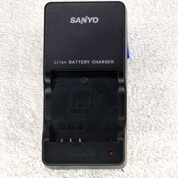 サンヨー SANYO デジカメ用充電器 VAR-L20N（中古動作品）
