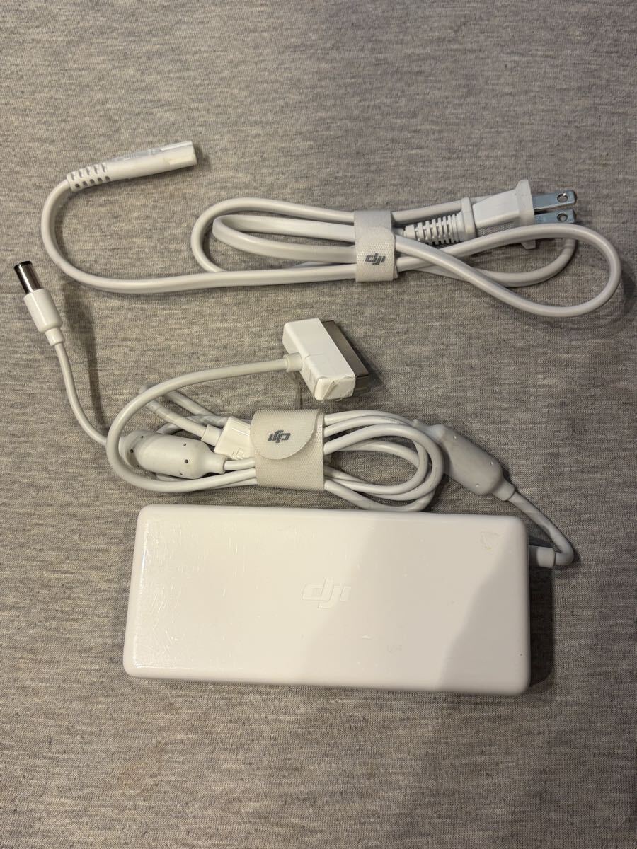 【新規格品中古】DJI phantom4 ファントム4 シリーズ 純正品 バッテリー 送信機 充電器 ACアダプター ACコード付属 pro/v2.0/advance