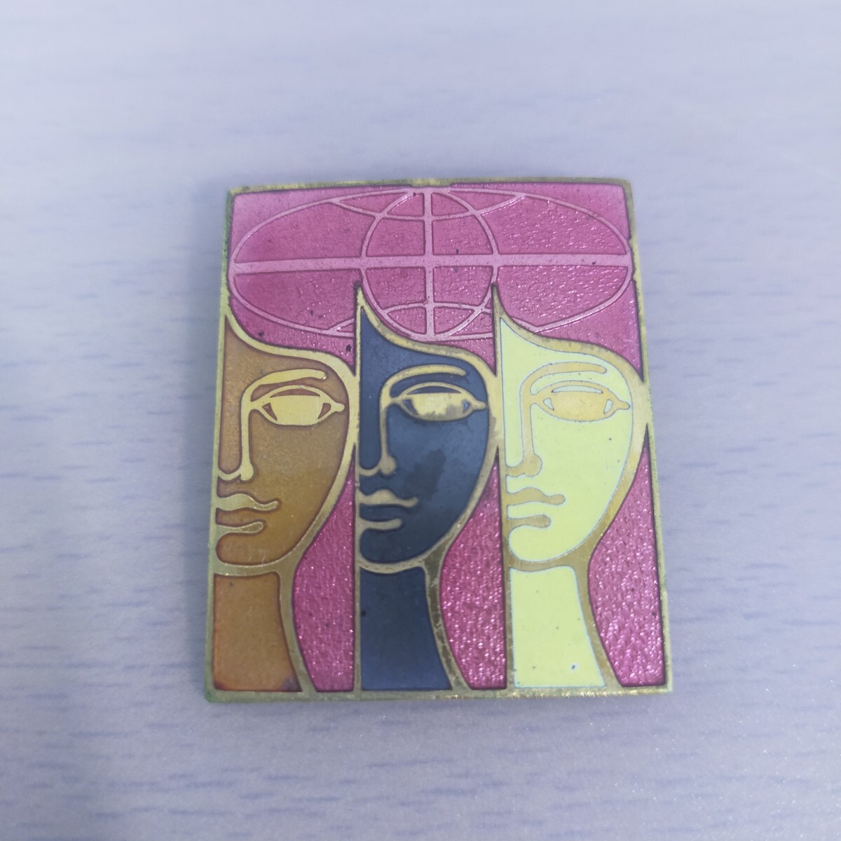 ★当時物★1975年 国際婦人年 世界大会 ベルリン 記念品 バッジ　ネックレストップ　希少