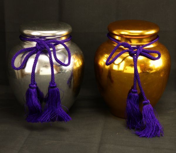 大振り茶壷一対 素地と金鍍金？金銀茶壷 全高17cm程度　　　　　　　　　　　　　　　　　　　　　　 検索→煎茶道具 縁起物 置物 錫茶入