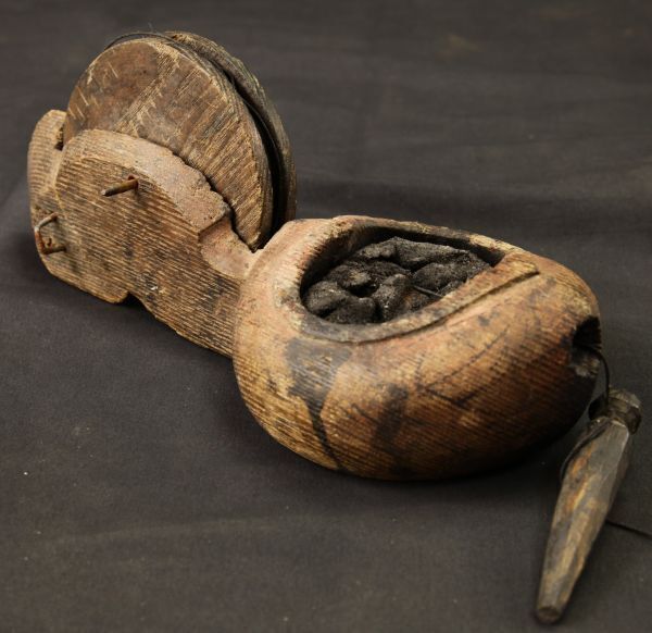 時代墨壷 全長21cm程度 江戸～明治期？李朝？現状にて 　　　　　　　　　　　　　　　　　　　　　　　検索→宮大工道具 天然砥石 鑿 鉋