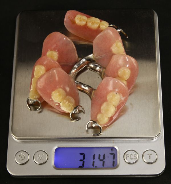 総重量31,4g 入れ歯 ブリッジ 現状にて　　　　　　　　　　　　　　　　　　　　 検索→パラジウム 金歯 銀場 純金 地金 潰し K24 K18 Pd