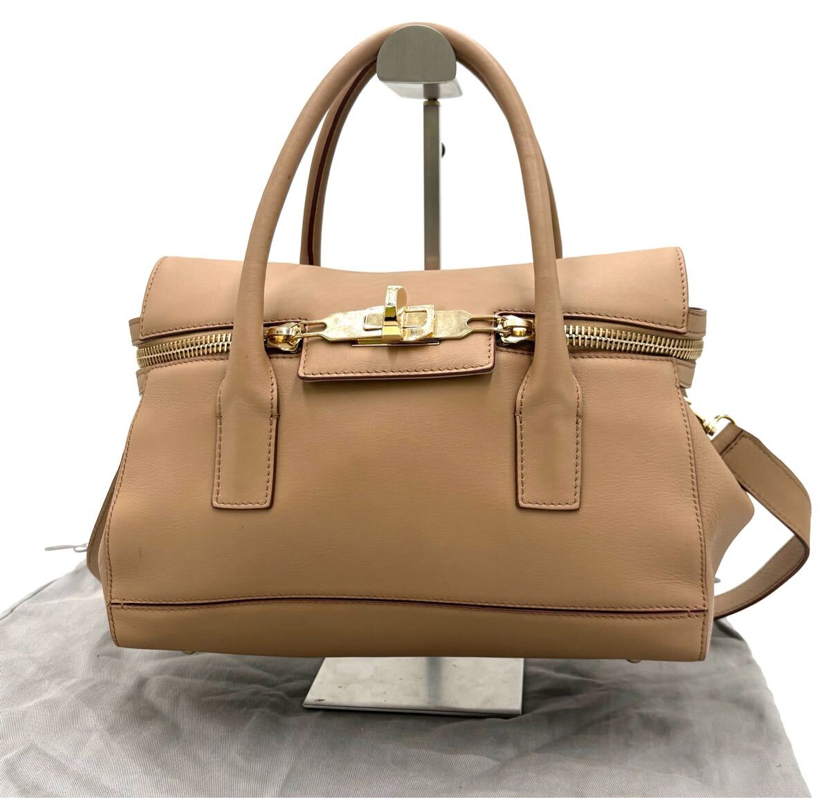 A ■ 良品 イタリア製 '高級感溢れる' MAX MARA マックスマーラ 金具ロック式 ハンドバッグ 手提げ 肩掛け鞄 トートバッグ カバン ベージュ