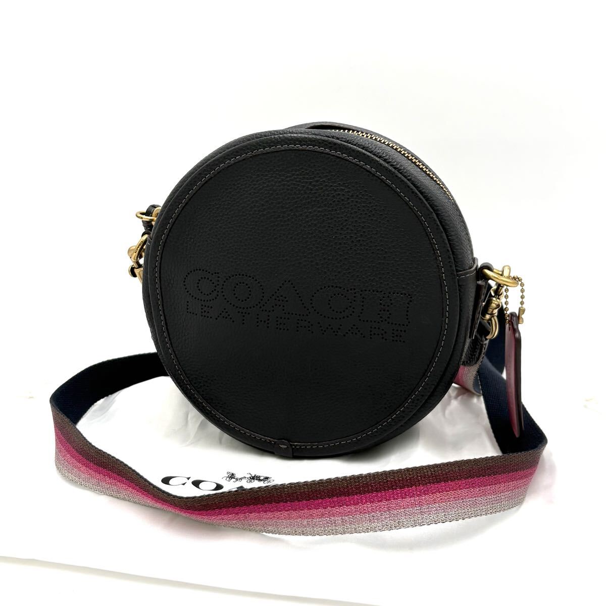 A ■ 良品 / 現行品!! '保存袋付き' COACH コーチ ロゴ入り サークル ショルダーバッグ 斜め掛け鞄 ボディバッグ カバン 高級 ブラック系 