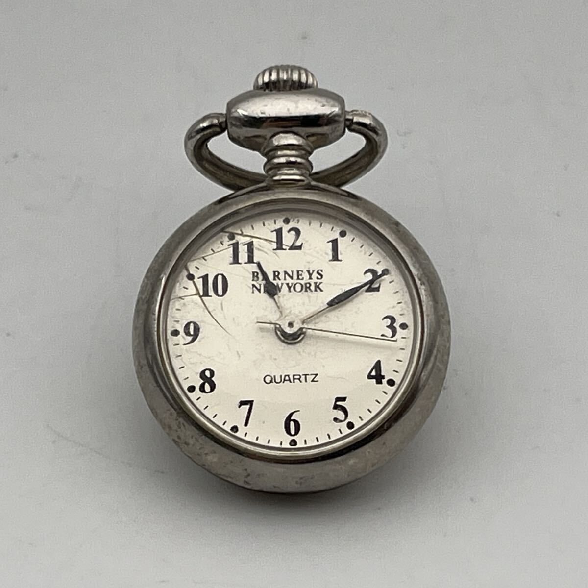 BARNEYS NEW YORK QUARTZ バーニーズニューヨーク ピンバッジ型時計 3針 新品電池交換済