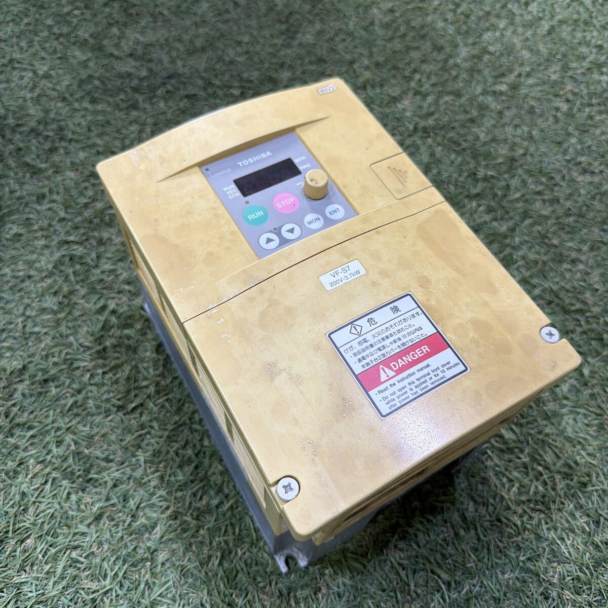 6D082 TOSHIBA インバーター VFS7-2037PY-A8 
