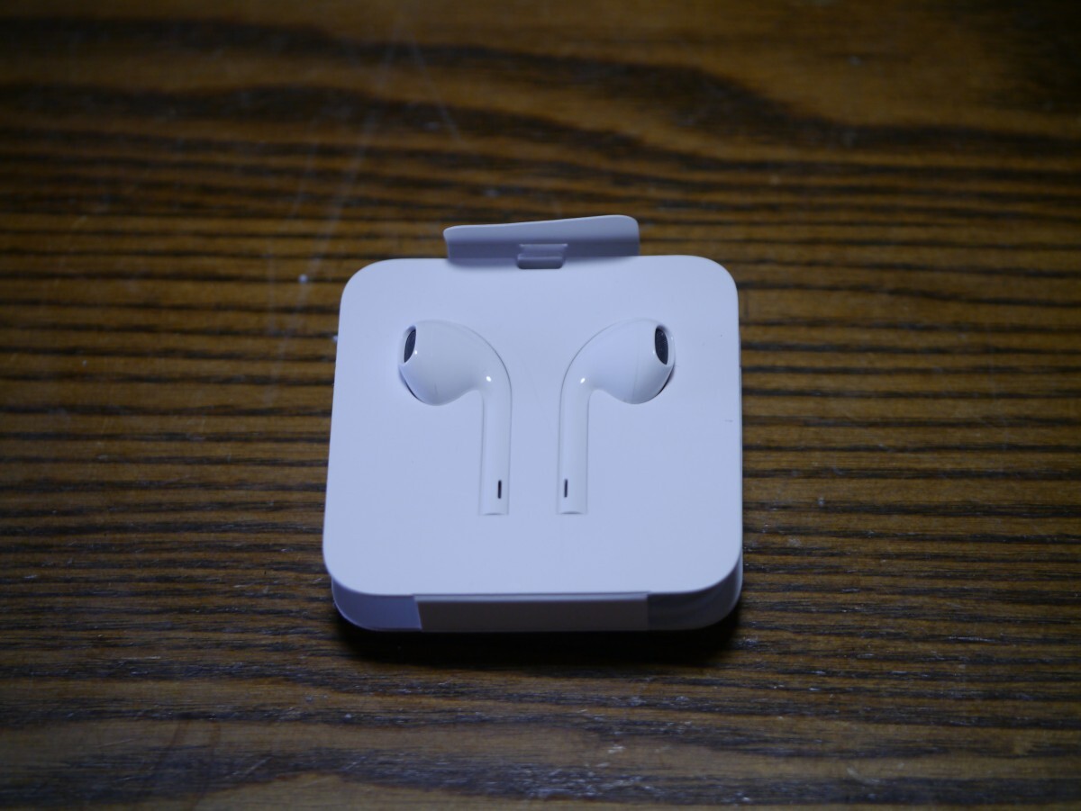 新品・未使用　Apple　iPhone　有線イヤホン　マイク・音量調節（ライトニング）3軸イヤホン変換アダプタ付き