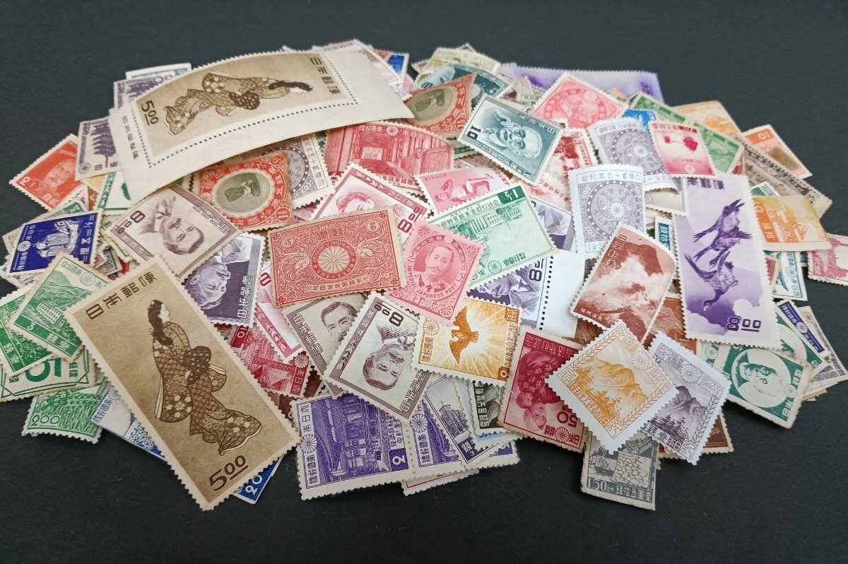 ●●　 日本切手　未使用　【ジャンク品】見返り美人・月に雁などを含む　古い切手　３００枚以上　●●