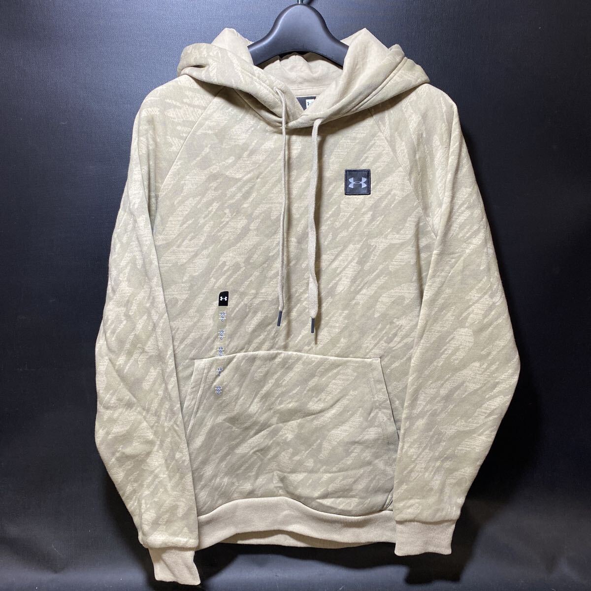 N 7428　未使用品[ UNDER ARMOUR　プルオーバーパーカー L ]　タグ付 アンダーアーマー カーキ カモフラージュ 迷彩 薄手 トップス 保管品
