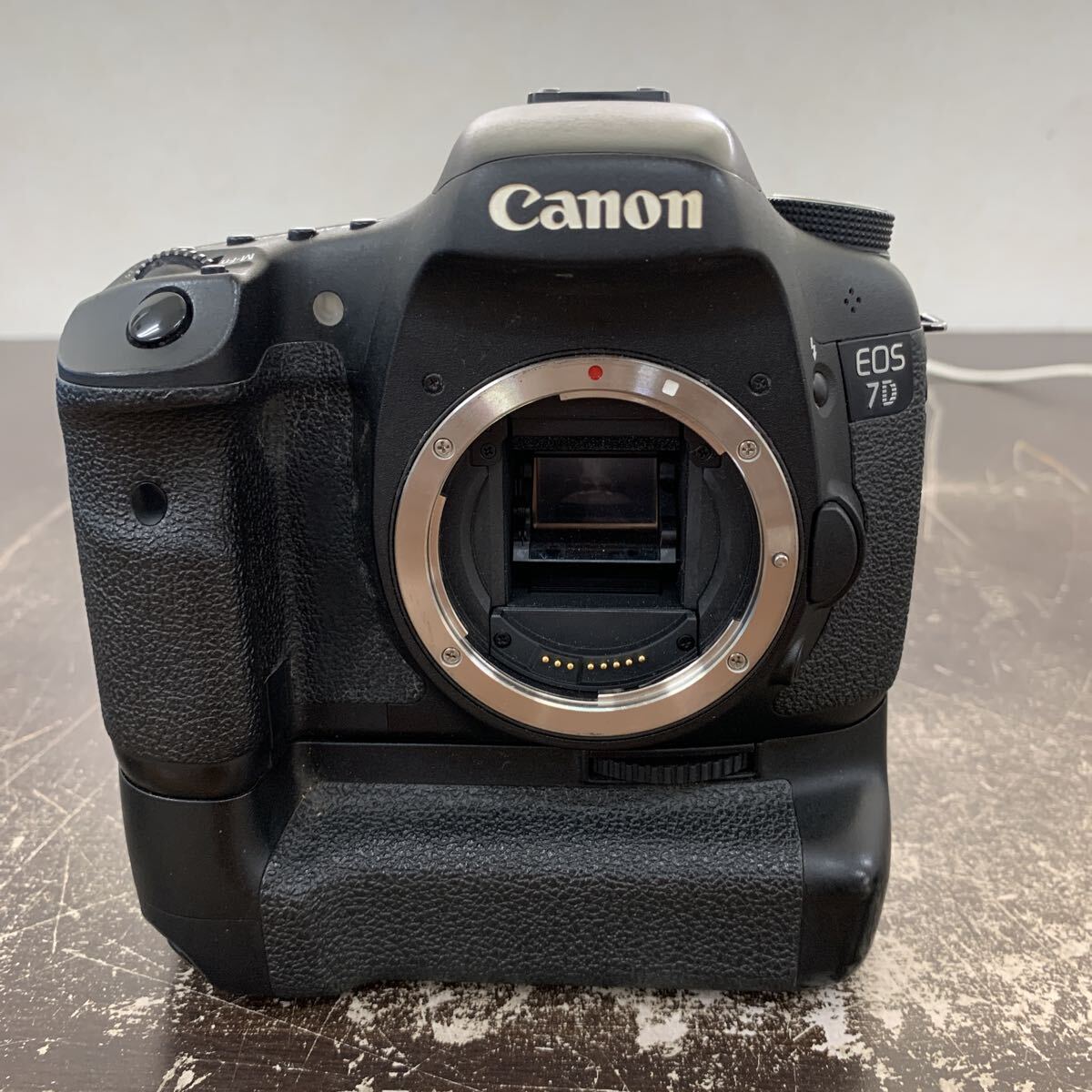 中古品 Canon EOS 7D ボディ デジタル一眼レフカメラ バッテリーグリップ BG-E7 デジタルカメラ