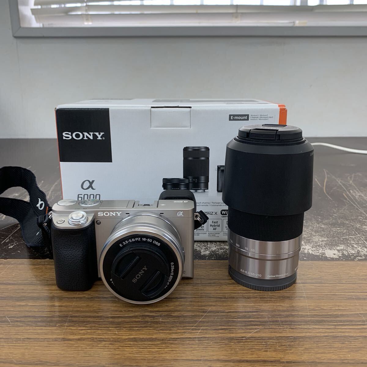 美品 SONY α6000 ダブルズームレンズキット ILCE-6000Y ミラーレス一眼 ソニー シルバー 16-50mm 55-210mm デジタルカメラ