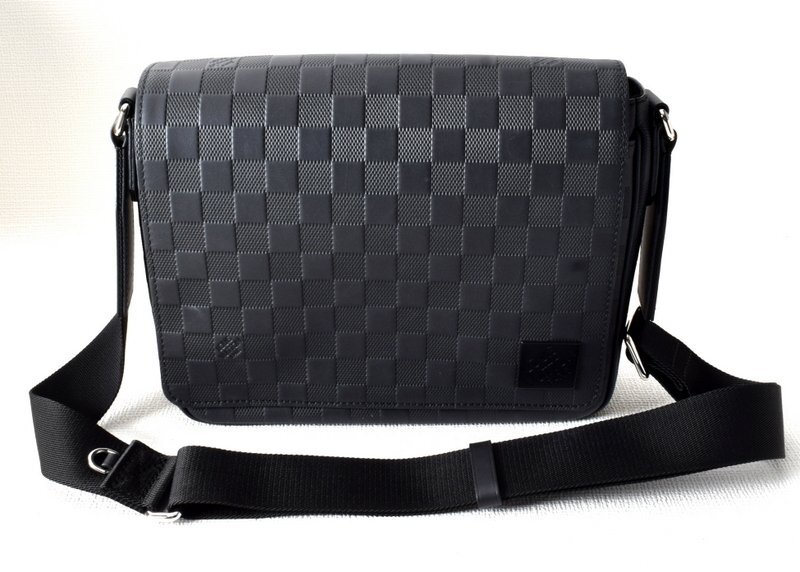 極美品 LOUIS VUITTON ルイ・ヴィトン 【ダミエ・アンフィニ ディストリクト PM NV3 ショルダーバッグ ノワール 斜め掛け】RFID メンズ