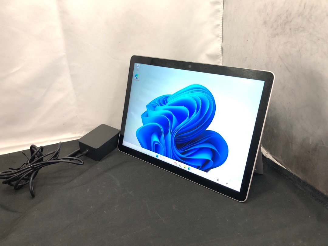 【Microsoft】Surface Go2 1926 Core m3-8100Y メモリ8GB SSD128GB NVMe WEBカメラ 10.5inch Windows11Pro 中古タブレット