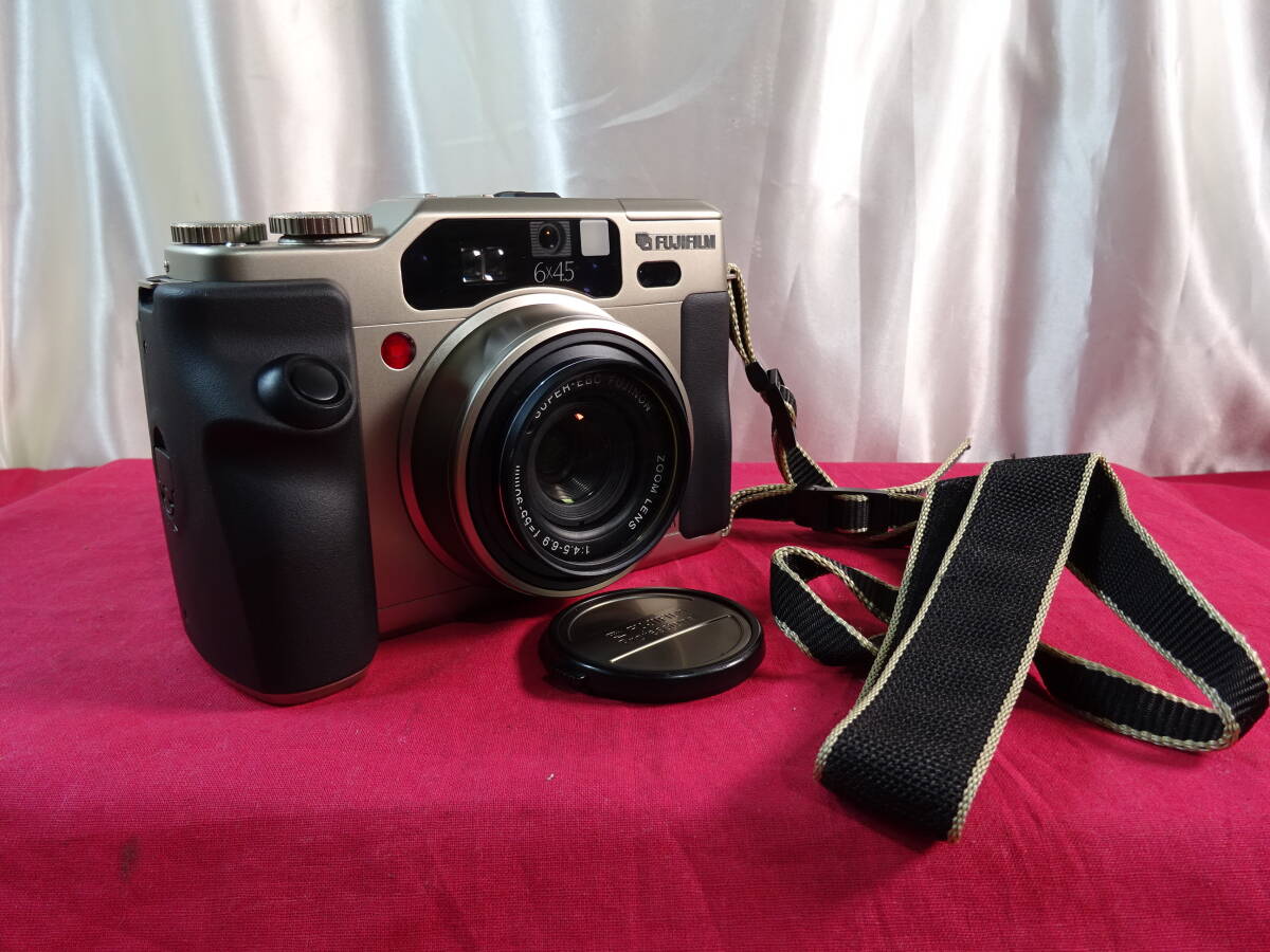 FUJIFILM 富士フィルム GA645Zi Professional 6x45 中判カメラ 美品　現状品　(S-21)