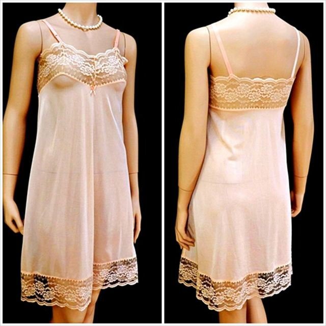 CE7-R56☆//可憐なレースと愛らしいカラー♪バスト90/L♪伸縮性有*ナイロン100％*スリップ※一番安価な送料はゆうパケットなら250円♪