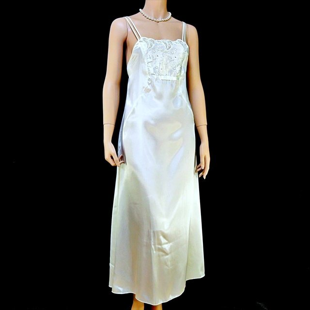 CE7-Y78//新品同様☆すべりのいいさらりとした肌ざわり☆女性らしいスイートな雰囲気☆ネグリジェ※一番安価で送料はゆうパケット250円